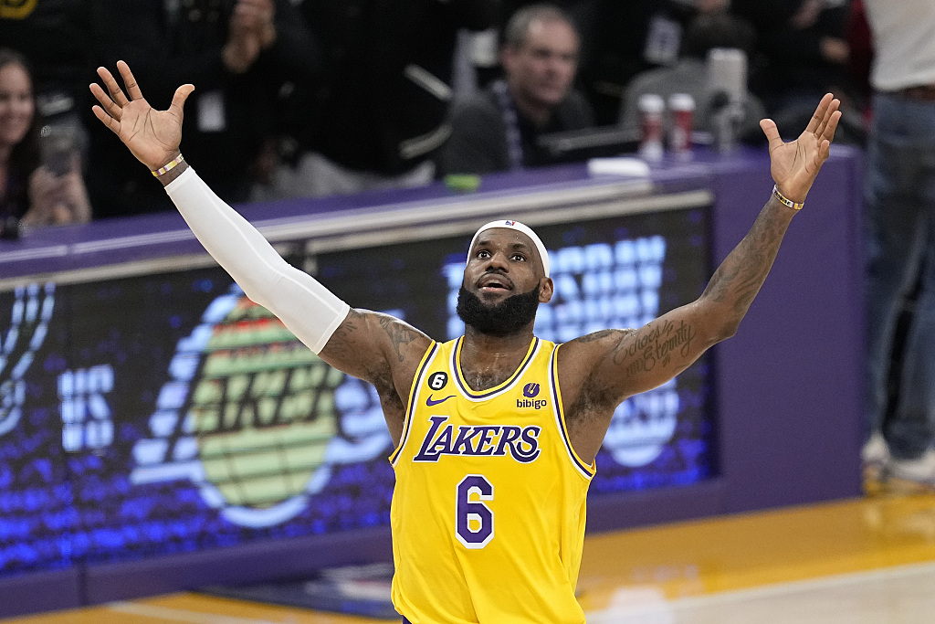 Lakers snag last semifinal spot after controversial timeout post thumbnail image