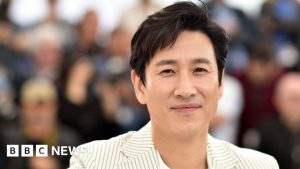 AttributeInformation
Full Name	Lee Sun-kyun
Date of Birth	March 2, 1975
Place of Birth	Seoul, South Korea
Occupation	Actor
Notable Works	"Parasite" (2019), "My Mister" (2018), "Pasta" (2010)
Education	Seoul Institute of the Arts (Bachelor's Degree in Theater)
Spouse	Jeon Hye-jin (married in 2009)
Children	Two sons
Awards	Baeksang Arts Award for Best Actor in TV (2016), Blue Dragon Film Award for Best Actor (2019)