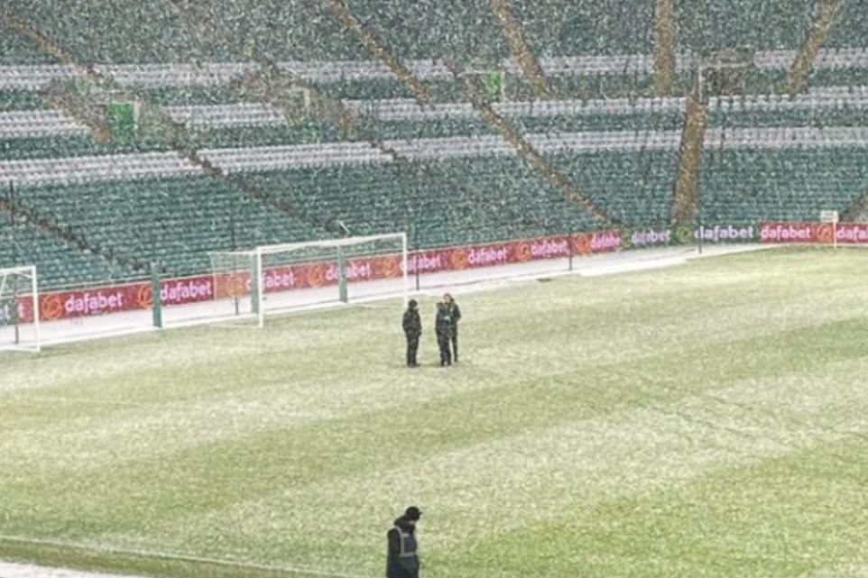 Celtic vs Rangers pitch full of snowfall roof