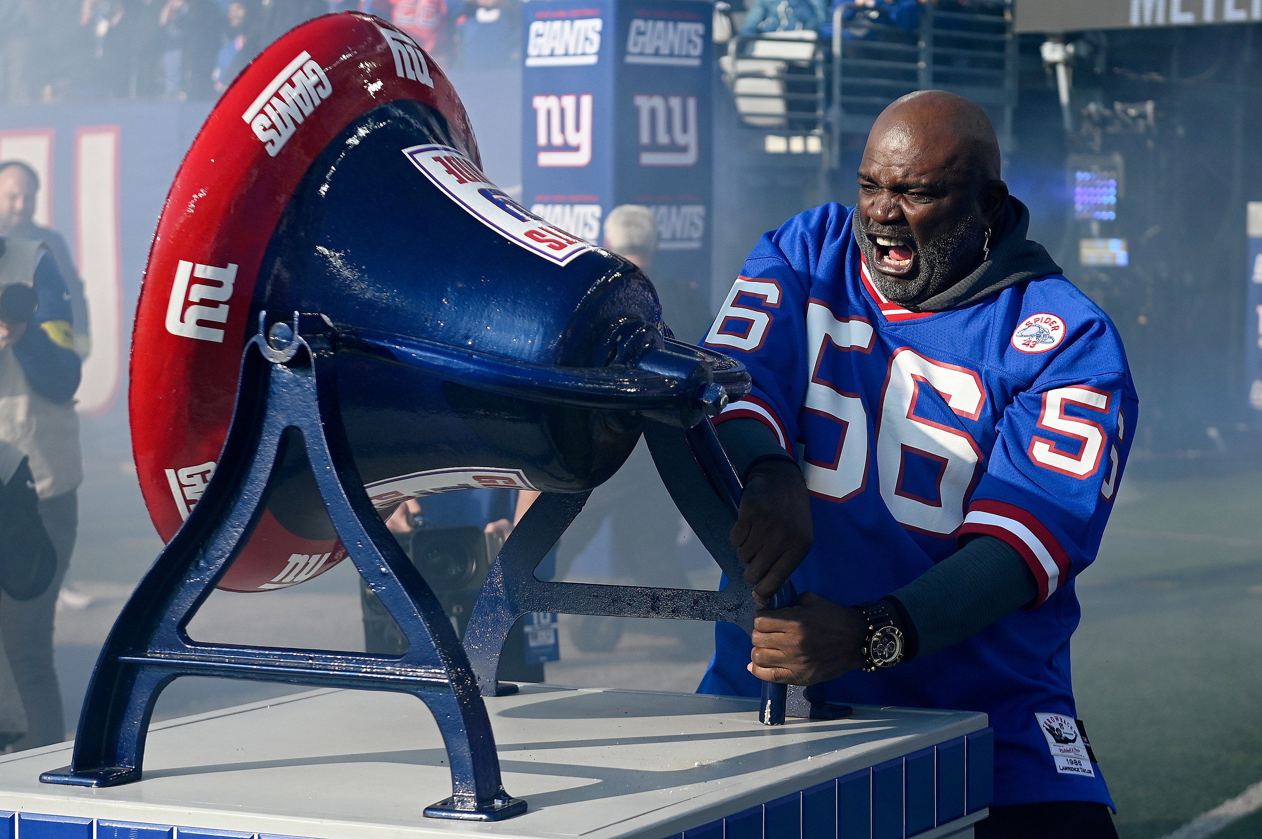 “Exploring the Impact of Lawrence Taylor on the New York Giants” post thumbnail image