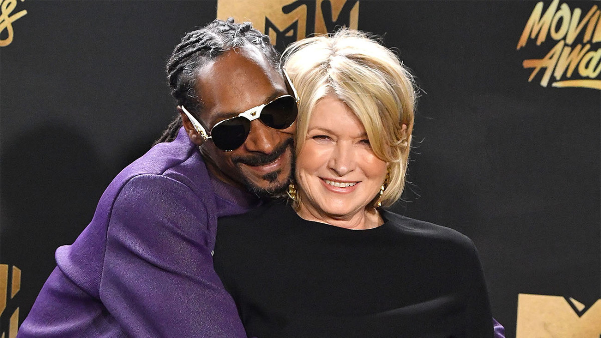 Martha Stewart, 82 Shares a New Thirst Trap: ‘Didn’t Look Bad When I Got Up’ post thumbnail image