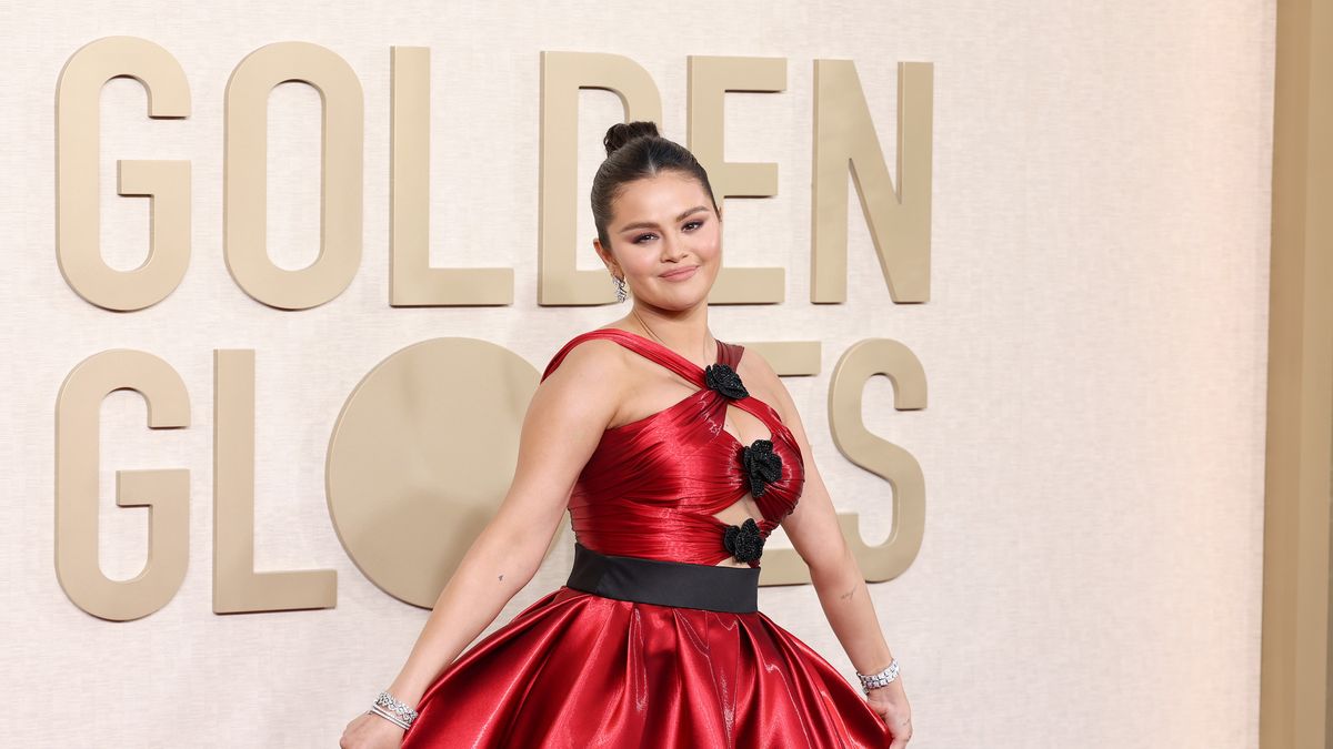 Selena Gomez Whispers to a Shocked Taylor Swift at Golden Globes post thumbnail image