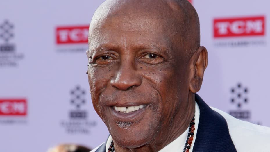 "Celebrating Excellence: The Timeless Talent of Louis Gossett Jr. in Hollywood"